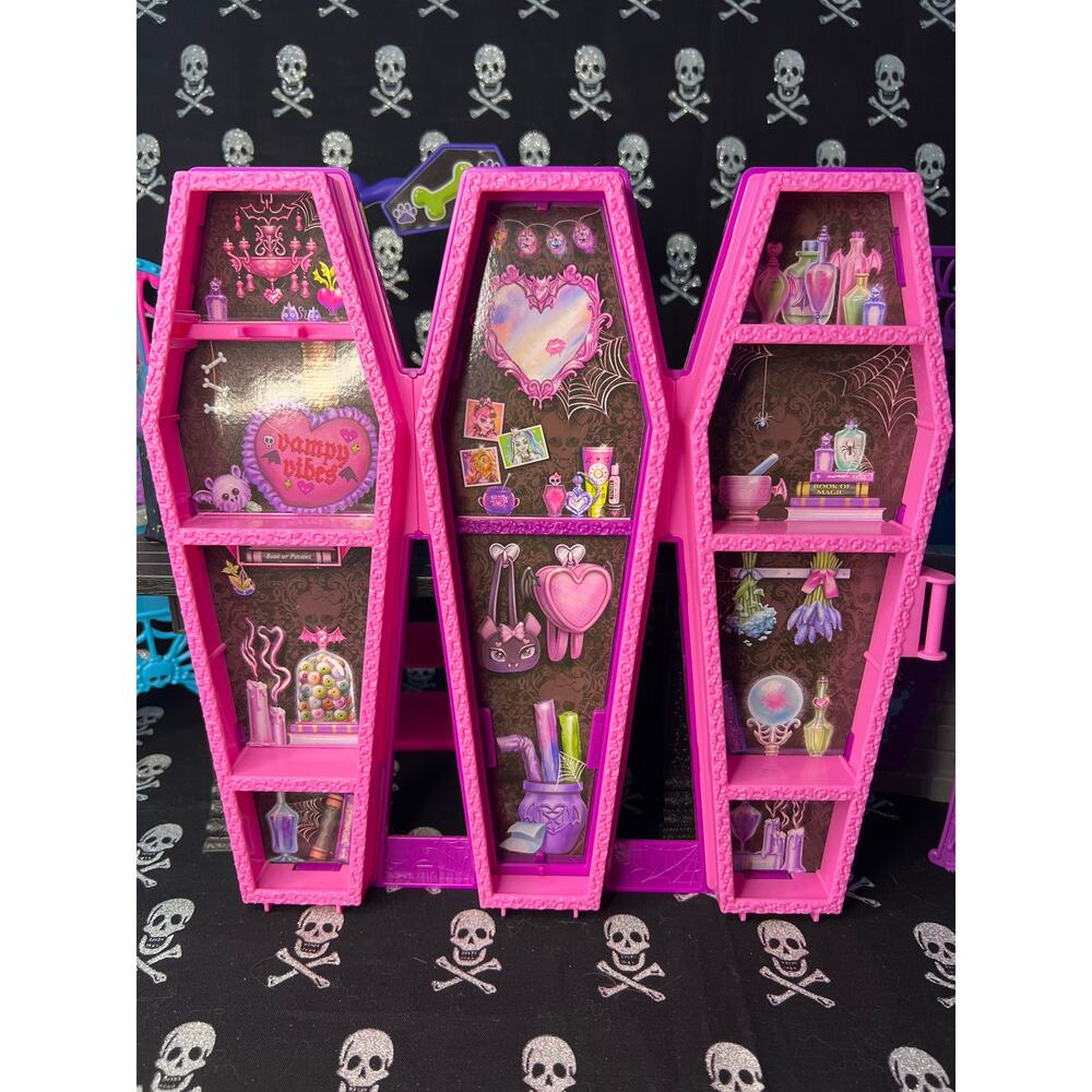 Monster High Large Lot of Mixed Playset Parts and Furniture - Picture 6 of 10